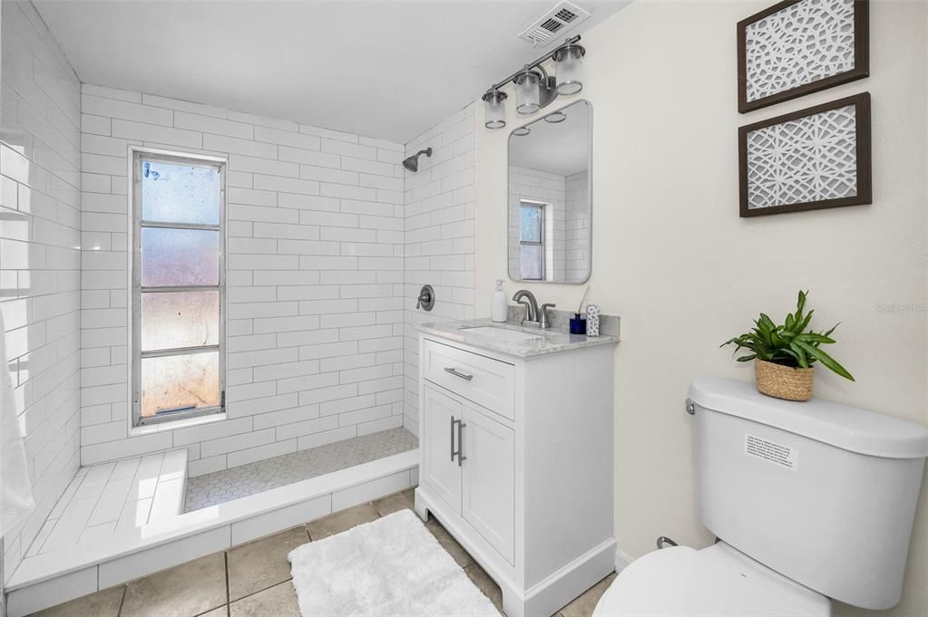 Под контрактом: $189,900 (2 спален, 1 ванн, 1068 Квадратных фут)