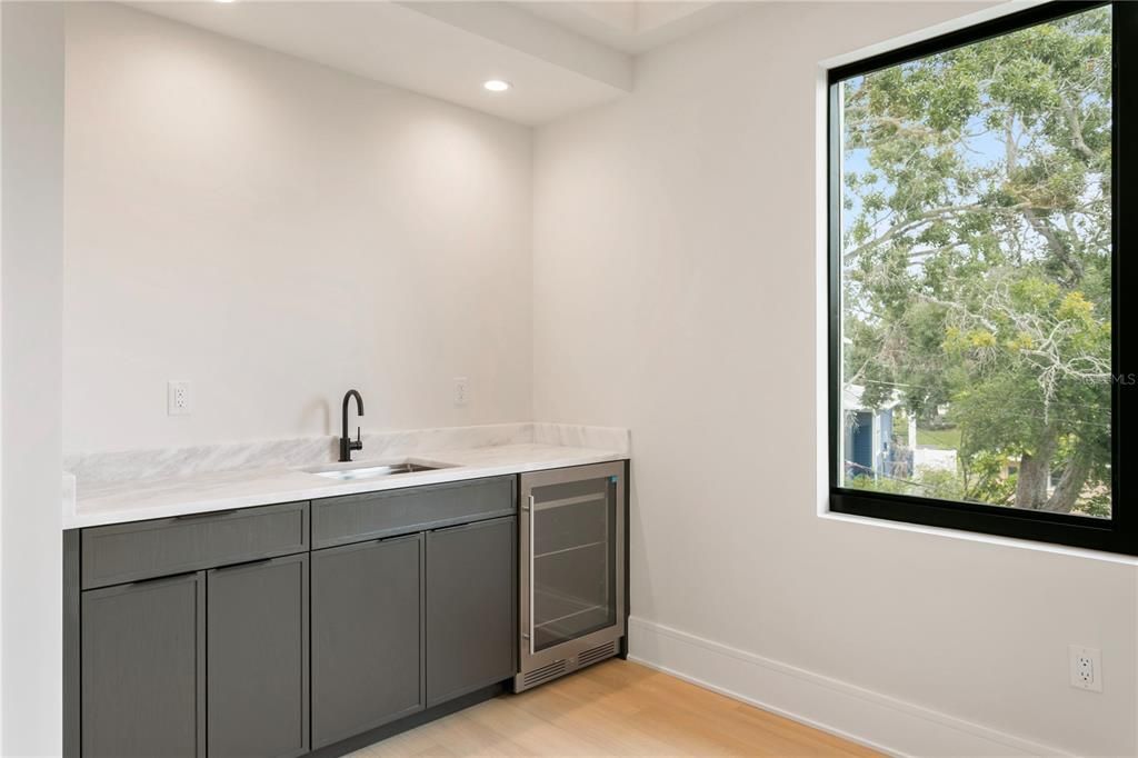 待售: $4,197,000 (5 贝兹, 5 浴室, 6453 平方英尺)