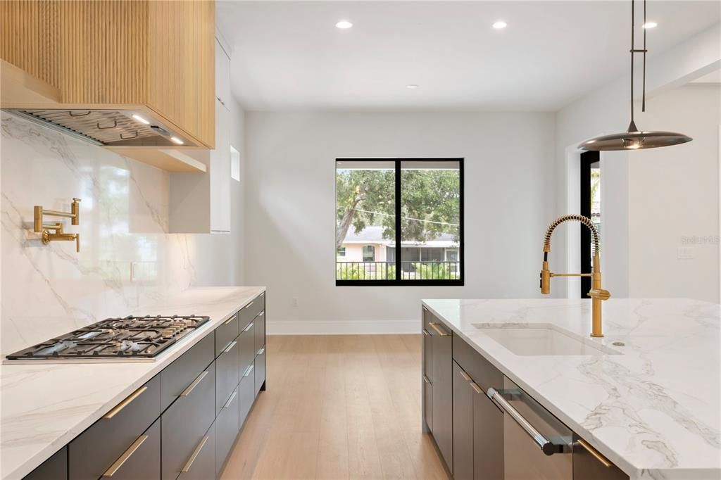 待售: $4,197,000 (5 贝兹, 5 浴室, 6453 平方英尺)