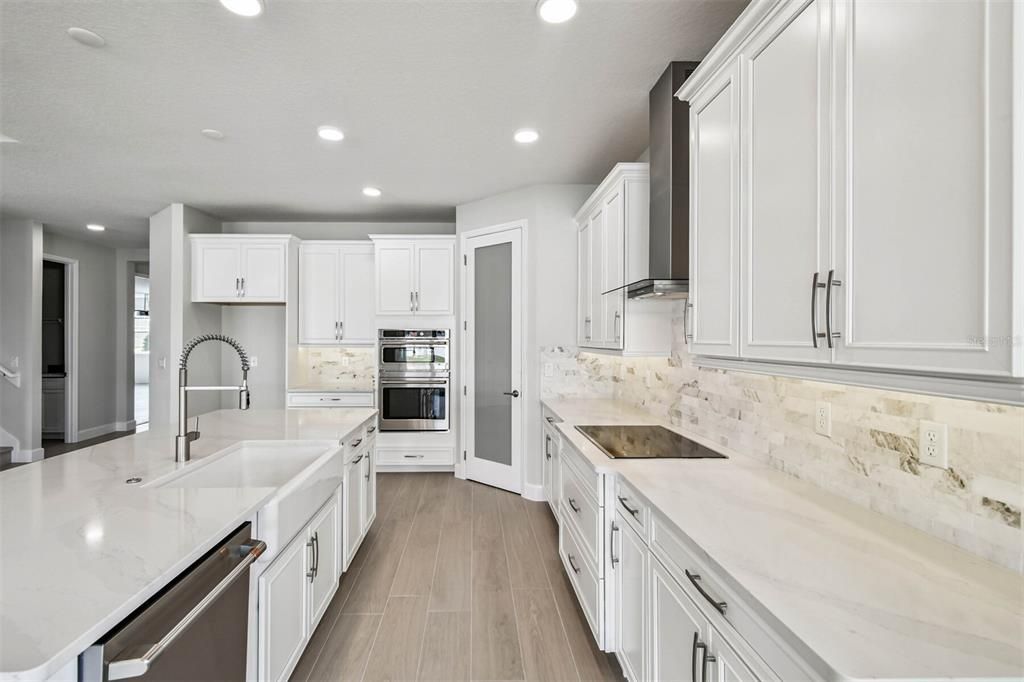 На продажу: $1,011,990 (5 спален, 4 ванн, 3458 Квадратных фут)