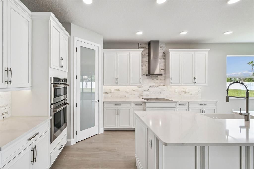 На продажу: $1,011,990 (5 спален, 4 ванн, 3458 Квадратных фут)