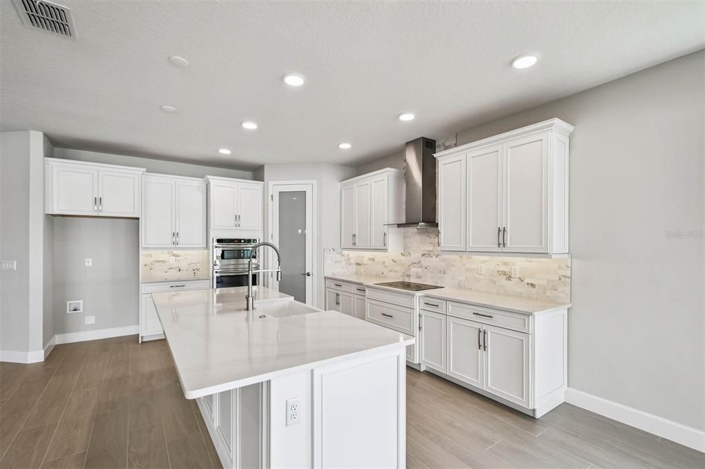 На продажу: $1,011,990 (5 спален, 4 ванн, 3458 Квадратных фут)