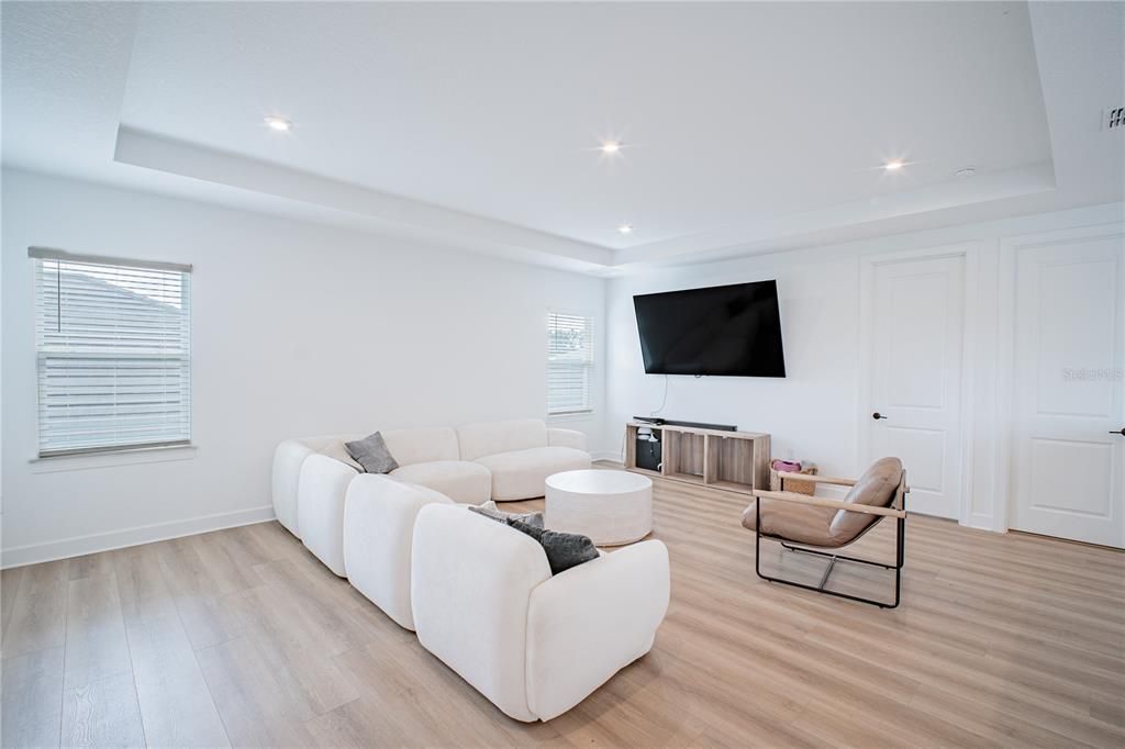 For Sale: $1,600,000 (4 beds, 3 baths, 4240 Square Feet)