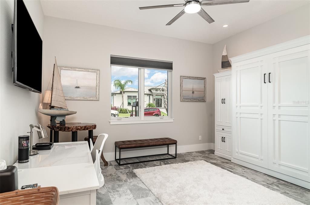 合同活跃: $1,675,000 (4 贝兹, 3 浴室, 3056 平方英尺)