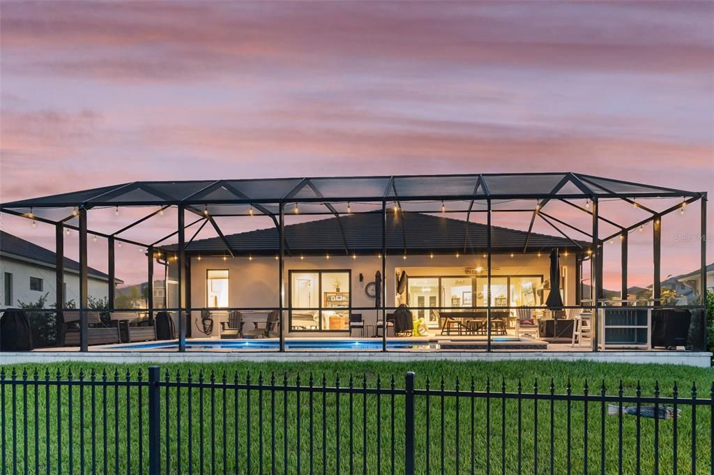 合同活跃: $1,675,000 (4 贝兹, 3 浴室, 3056 平方英尺)