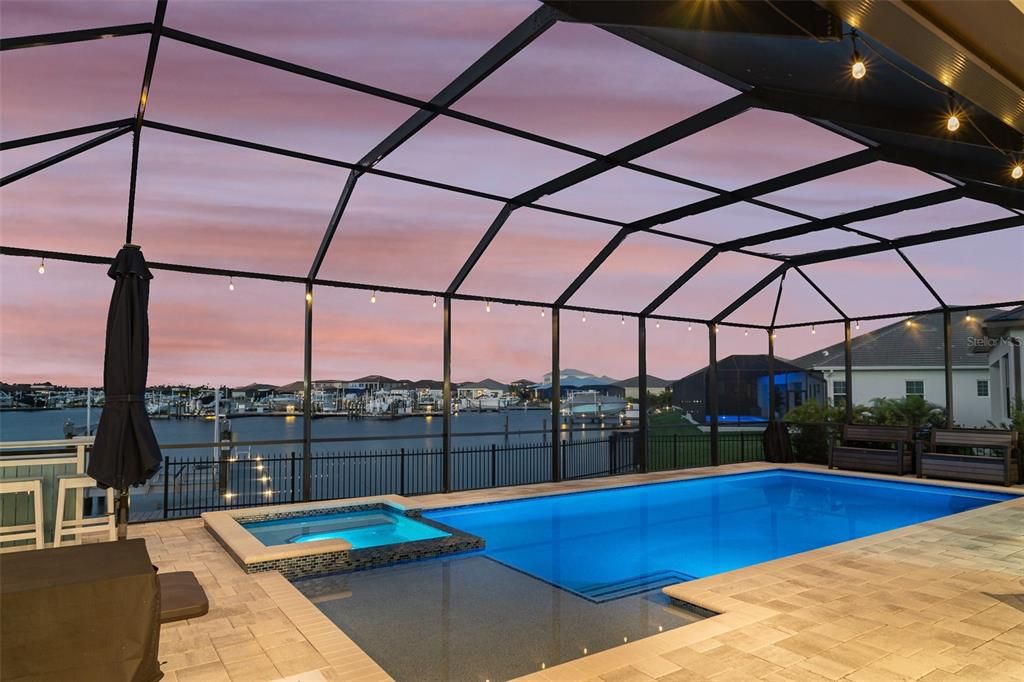 合同活跃: $1,675,000 (4 贝兹, 3 浴室, 3056 平方英尺)