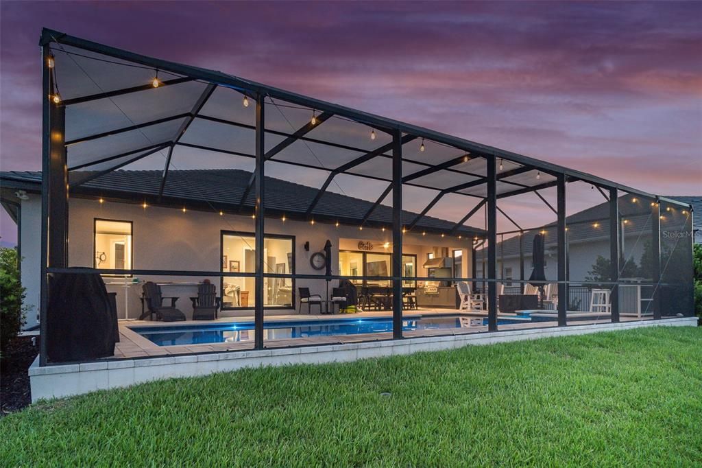 合同活跃: $1,675,000 (4 贝兹, 3 浴室, 3056 平方英尺)