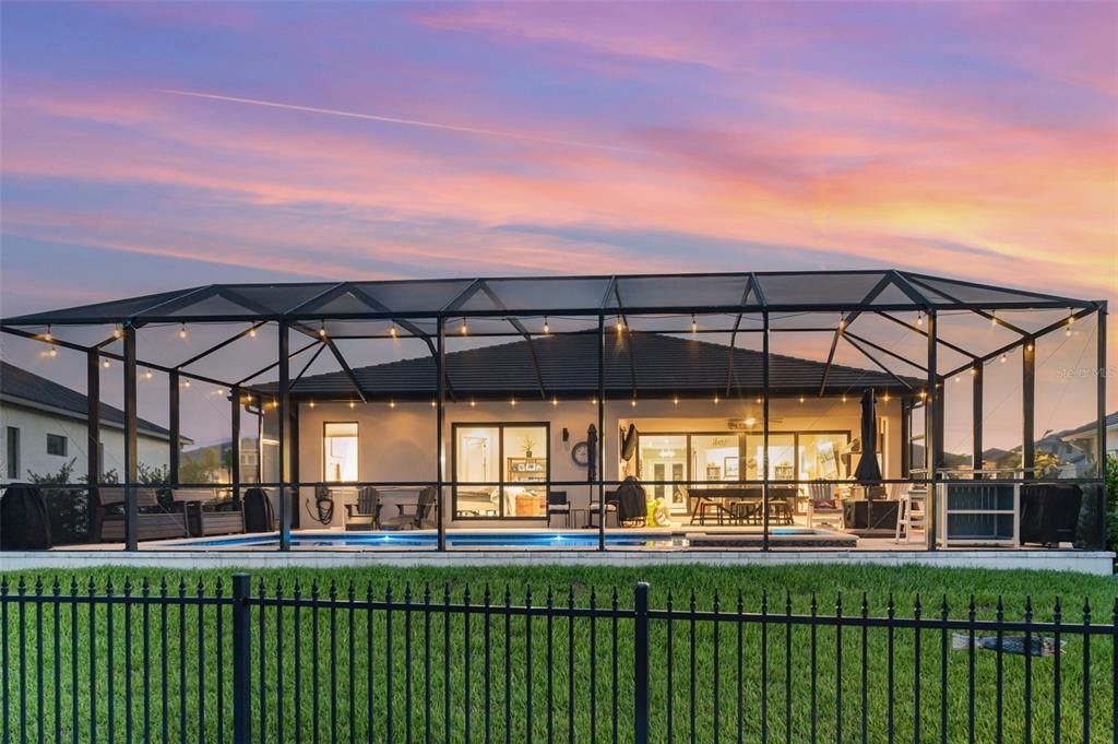 合同活跃: $1,675,000 (4 贝兹, 3 浴室, 3056 平方英尺)