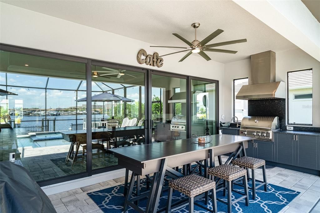 合同活跃: $1,675,000 (4 贝兹, 3 浴室, 3056 平方英尺)