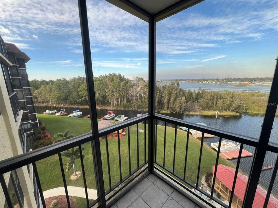 For Sale: $105,000 (2 beds, 1 baths, 918 Square Feet)