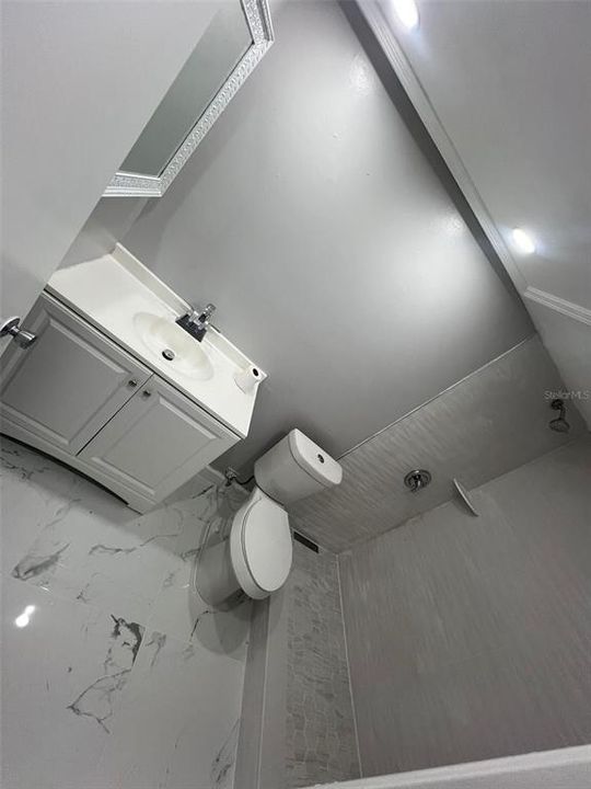 For Sale: $105,000 (2 beds, 1 baths, 918 Square Feet)