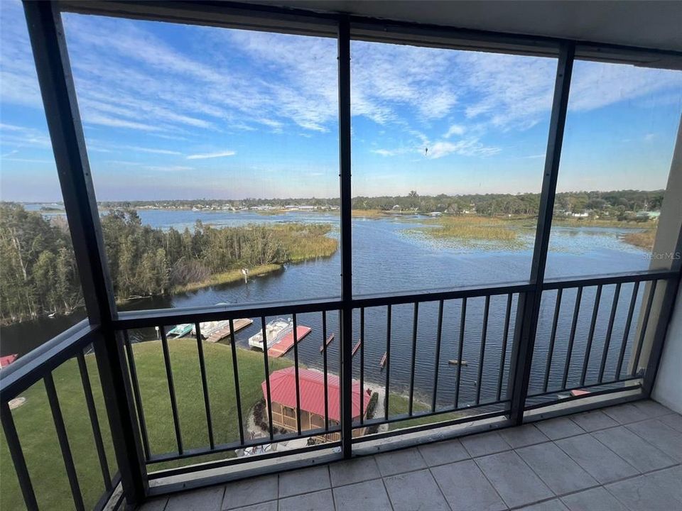 For Sale: $105,000 (2 beds, 1 baths, 918 Square Feet)