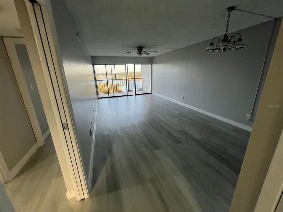 For Sale: $105,000 (2 beds, 1 baths, 918 Square Feet)