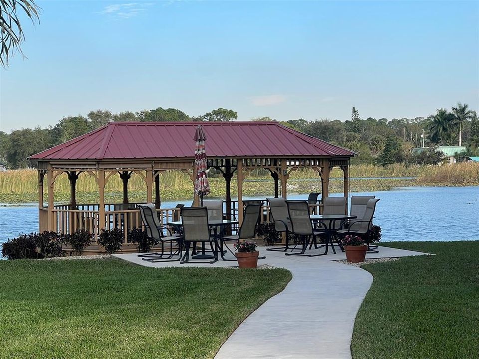 For Sale: $105,000 (2 beds, 1 baths, 918 Square Feet)