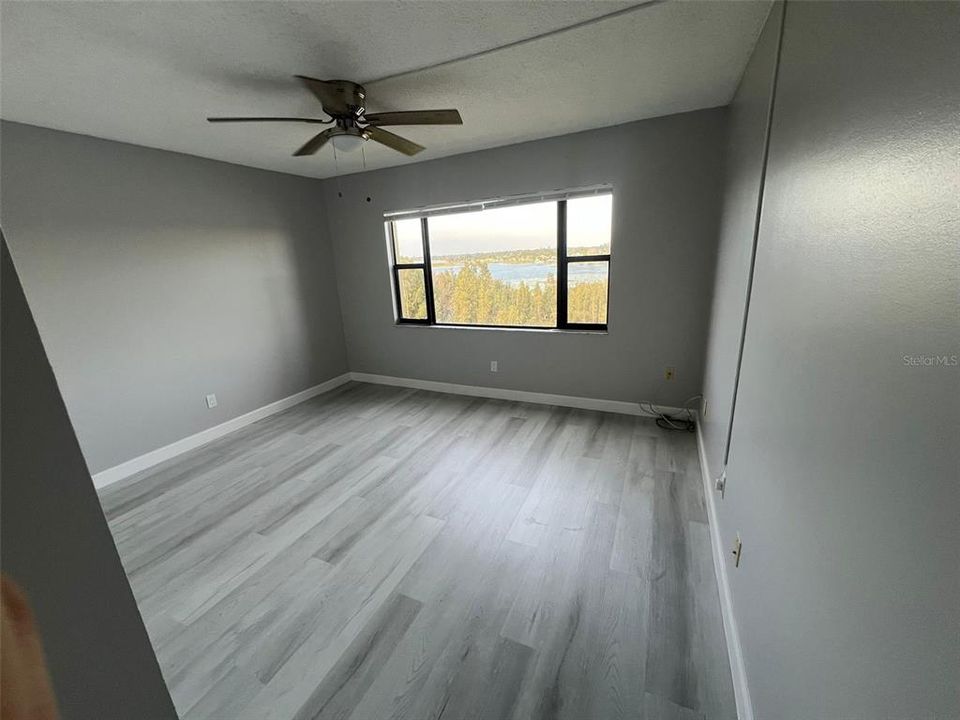 For Sale: $105,000 (2 beds, 1 baths, 918 Square Feet)