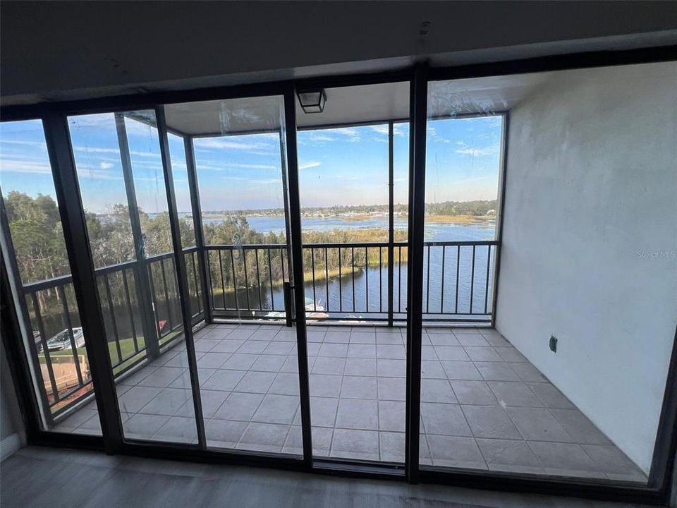 For Sale: $105,000 (2 beds, 1 baths, 918 Square Feet)