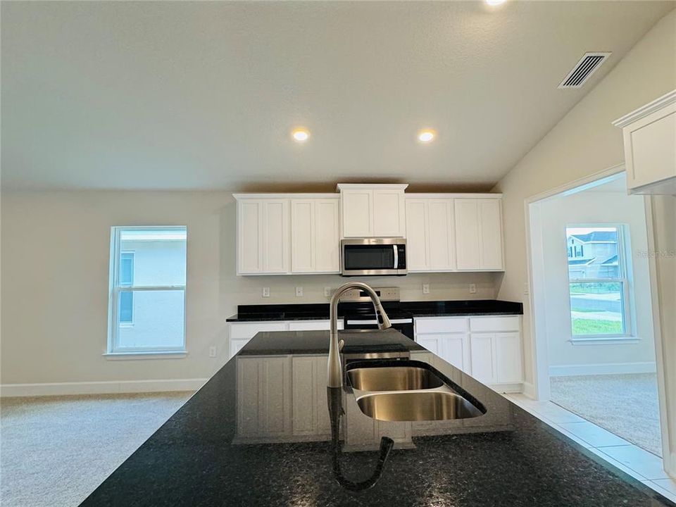 Active With Contract: $407,900 (3 beds, 2 baths, 1780 Square Feet)