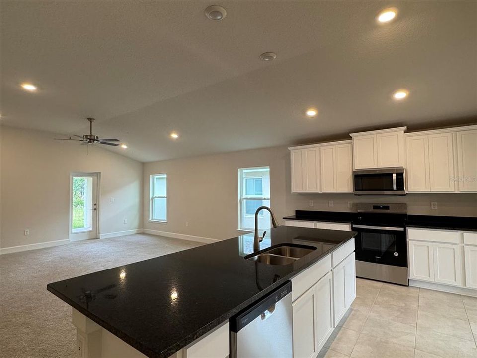 Active With Contract: $407,900 (3 beds, 2 baths, 1780 Square Feet)