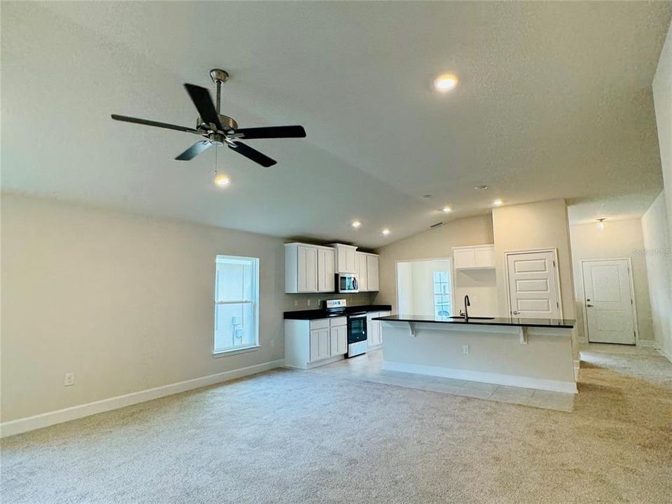 Active With Contract: $407,900 (3 beds, 2 baths, 1780 Square Feet)