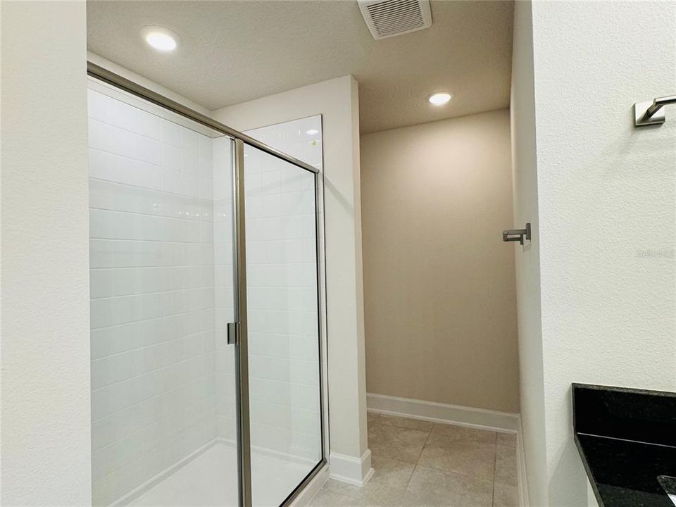 Active With Contract: $407,900 (3 beds, 2 baths, 1780 Square Feet)