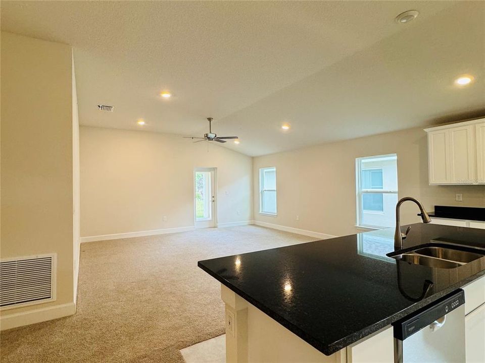 Active With Contract: $407,900 (3 beds, 2 baths, 1780 Square Feet)