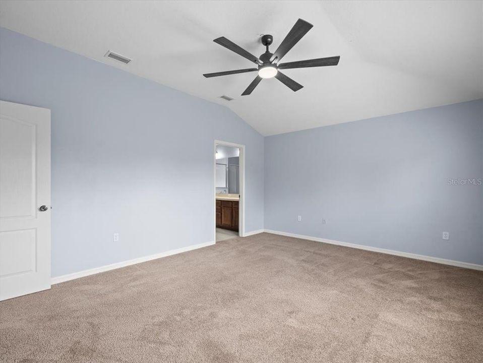 合同活跃: $239,500 (3 贝兹, 2 浴室, 1607 平方英尺)