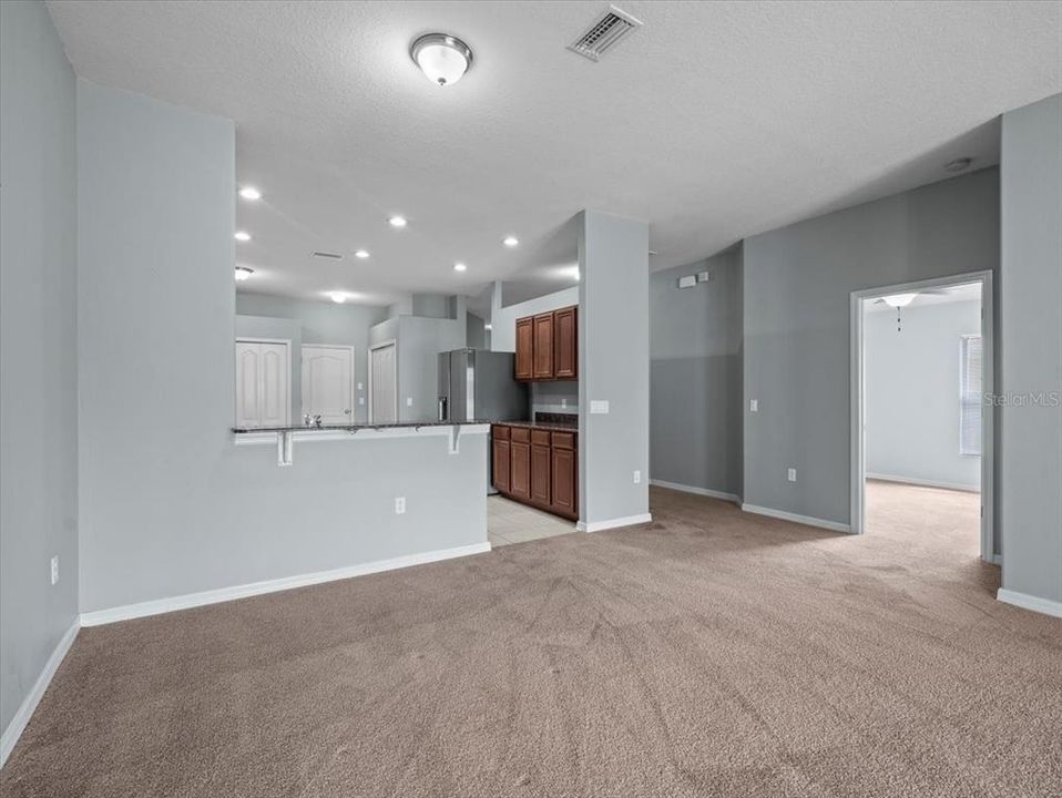 合同活跃: $239,500 (3 贝兹, 2 浴室, 1607 平方英尺)