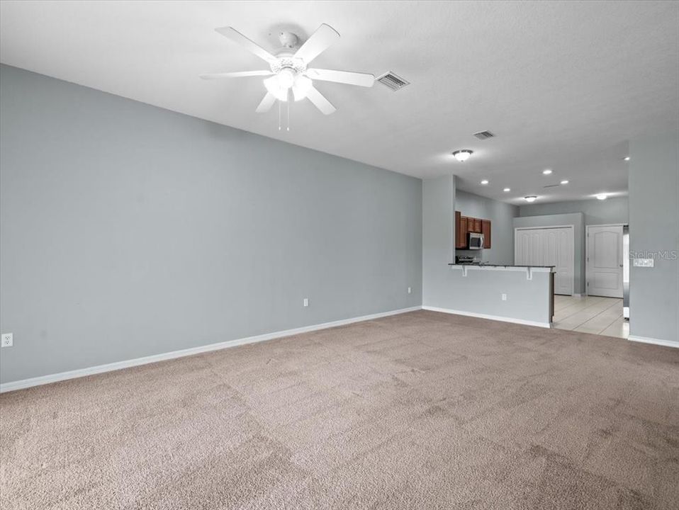 合同活跃: $239,500 (3 贝兹, 2 浴室, 1607 平方英尺)