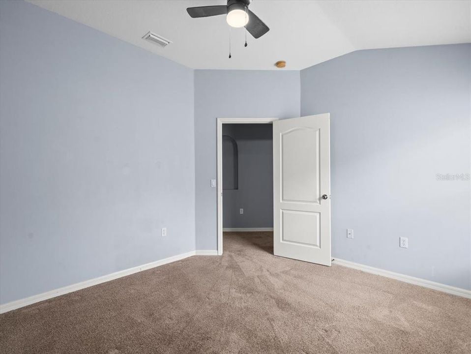 合同活跃: $239,500 (3 贝兹, 2 浴室, 1607 平方英尺)