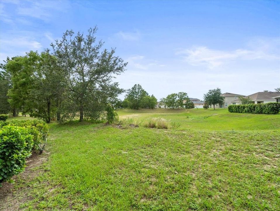 合同活跃: $239,500 (3 贝兹, 2 浴室, 1607 平方英尺)