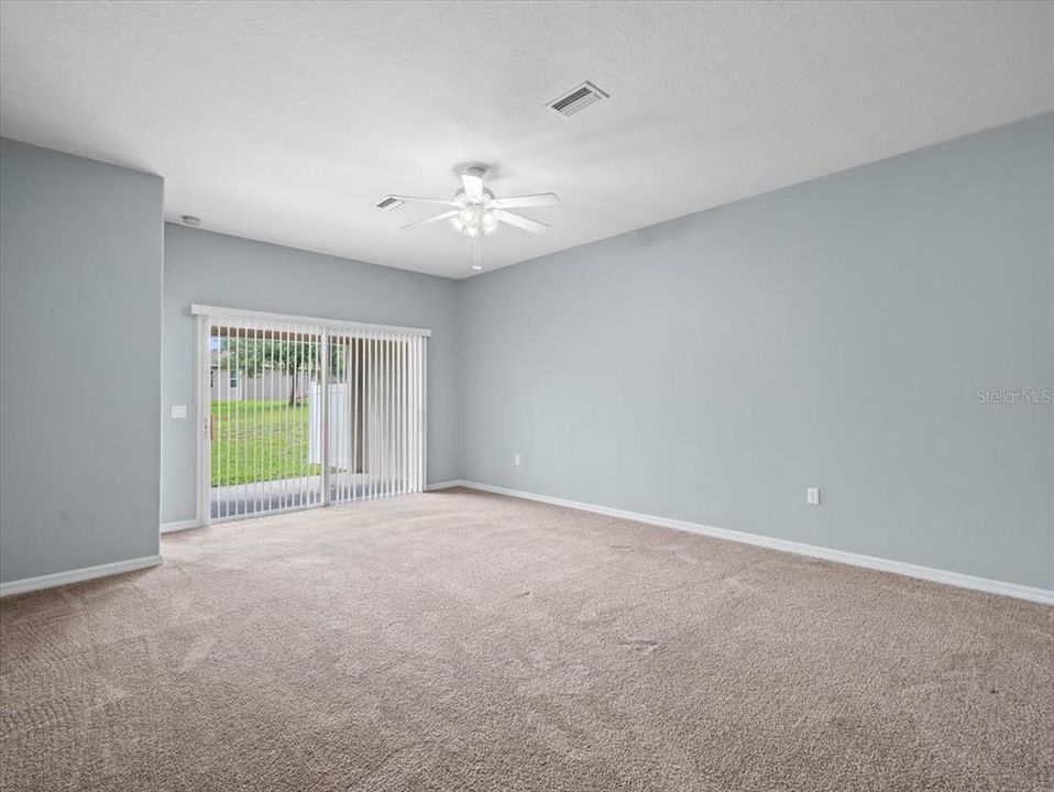 合同活跃: $239,500 (3 贝兹, 2 浴室, 1607 平方英尺)