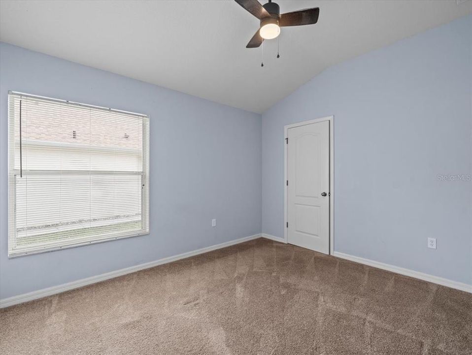 合同活跃: $239,500 (3 贝兹, 2 浴室, 1607 平方英尺)