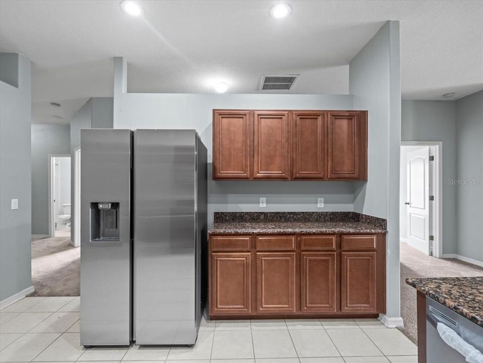 合同活跃: $239,500 (3 贝兹, 2 浴室, 1607 平方英尺)