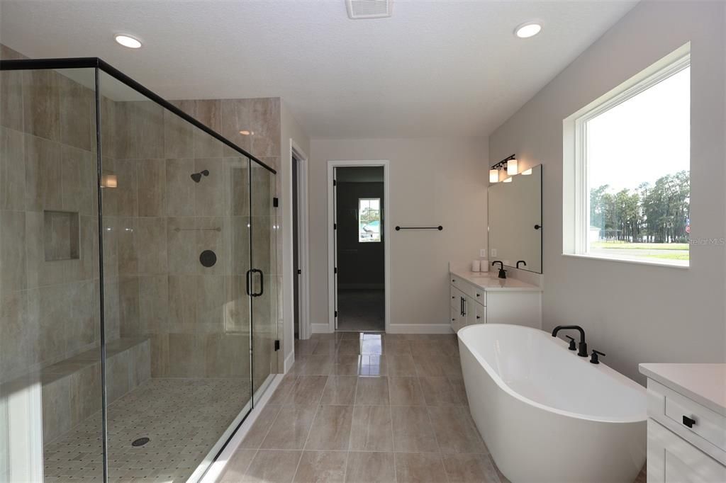 En Venta: $1,001,990 (5 camas, 4 baños, 4076 Pies cuadrados)