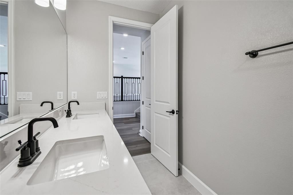 En Venta: $1,001,990 (5 camas, 4 baños, 4076 Pies cuadrados)