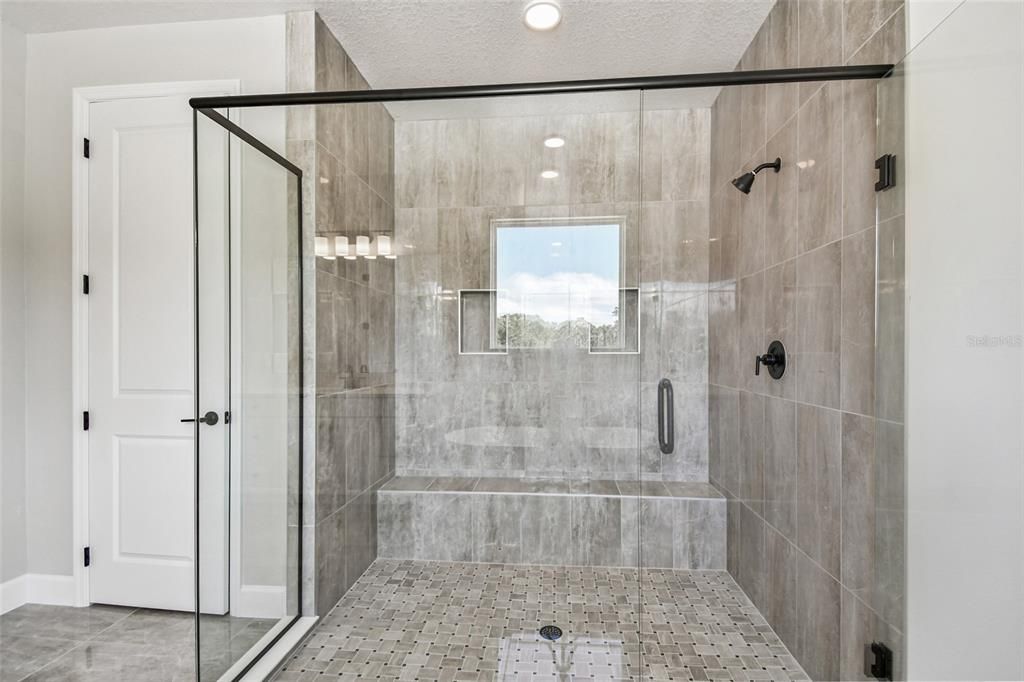 En Venta: $1,001,990 (5 camas, 4 baños, 4076 Pies cuadrados)