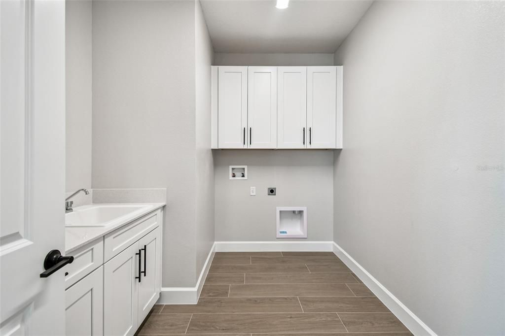 En Venta: $1,001,990 (5 camas, 4 baños, 4076 Pies cuadrados)