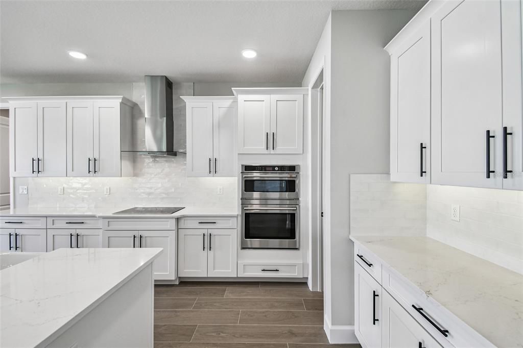 En Venta: $1,001,990 (5 camas, 4 baños, 4076 Pies cuadrados)