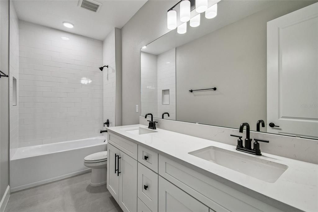 En Venta: $1,001,990 (5 camas, 4 baños, 4076 Pies cuadrados)