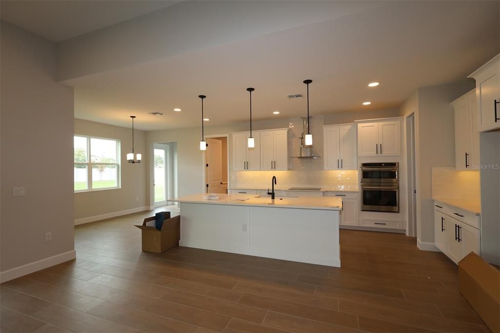 En Venta: $1,001,990 (5 camas, 4 baños, 4076 Pies cuadrados)