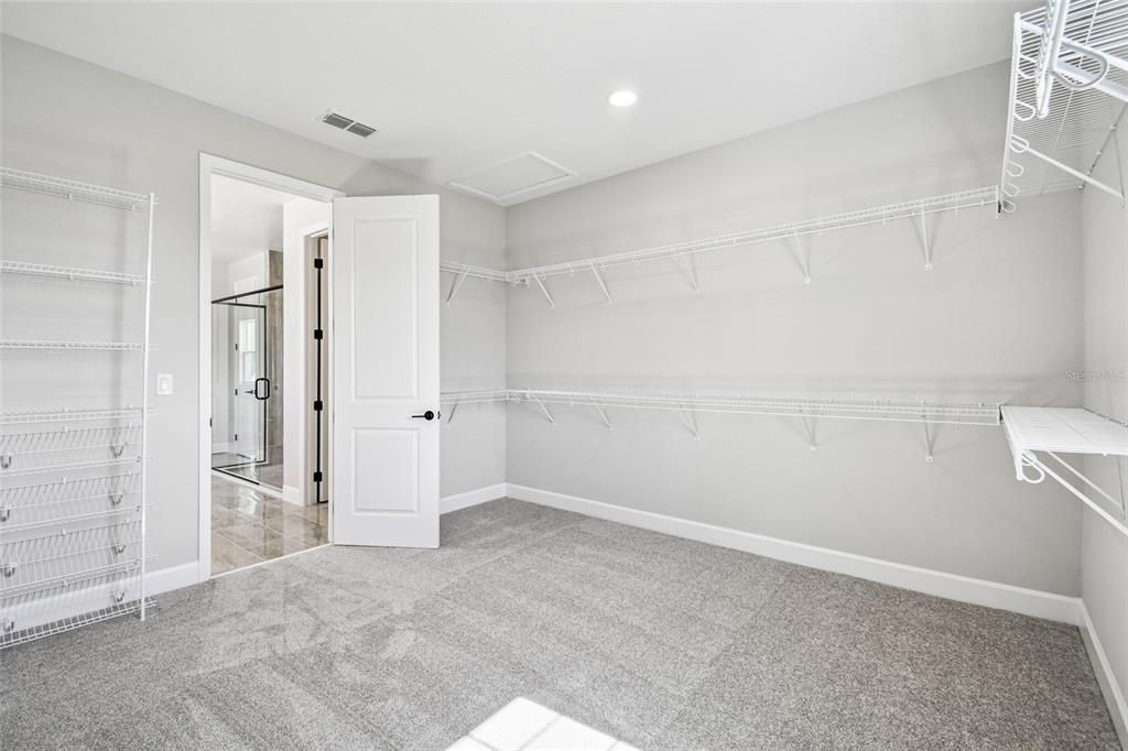 En Venta: $1,001,990 (5 camas, 4 baños, 4076 Pies cuadrados)