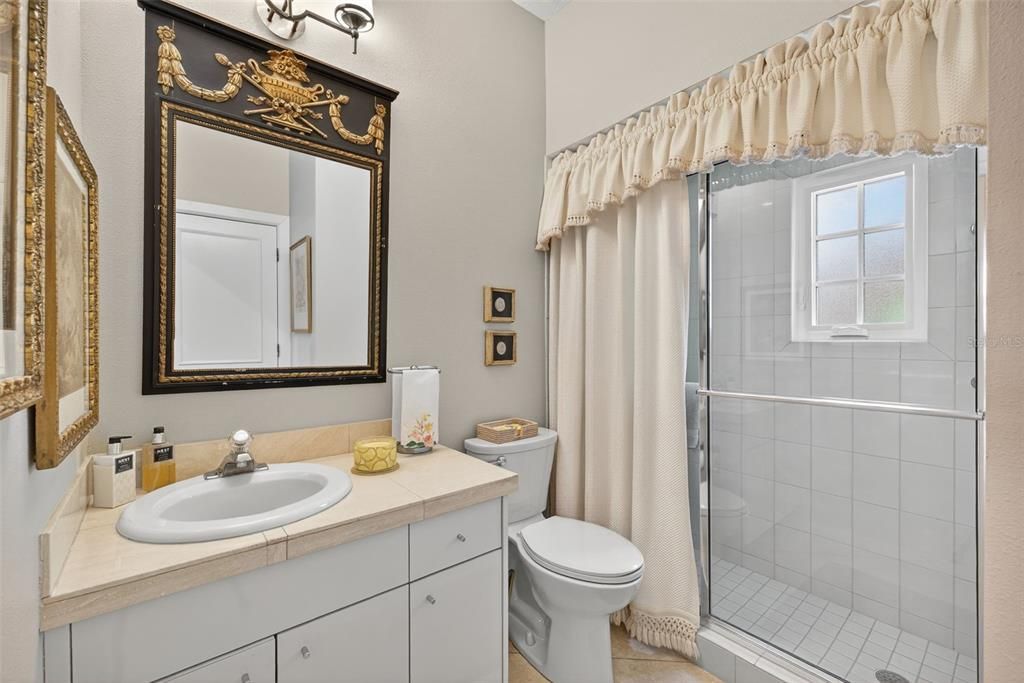 Под контрактом: $1,050,000 (3 спален, 3 ванн, 2675 Квадратных фут)