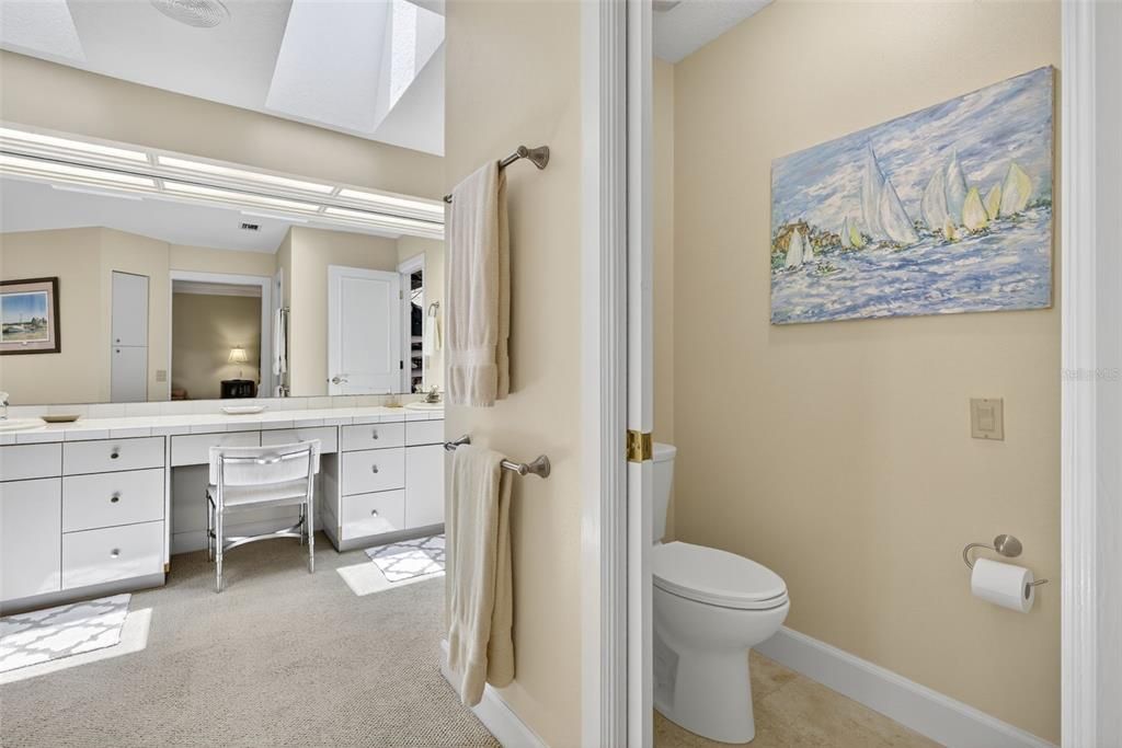 Под контрактом: $1,050,000 (3 спален, 3 ванн, 2675 Квадратных фут)