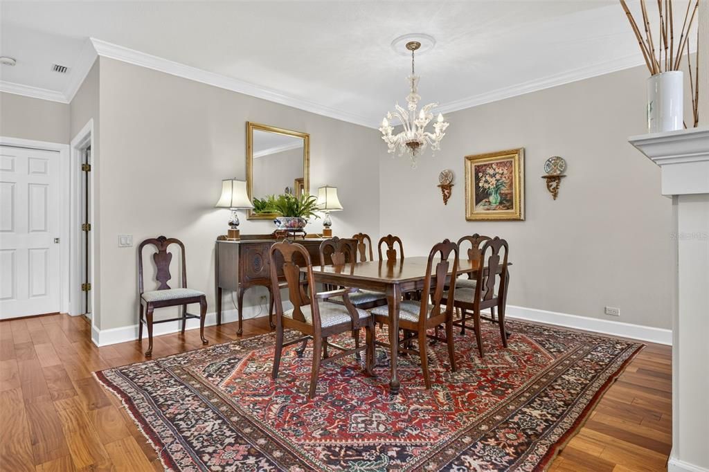 Под контрактом: $1,050,000 (3 спален, 3 ванн, 2675 Квадратных фут)