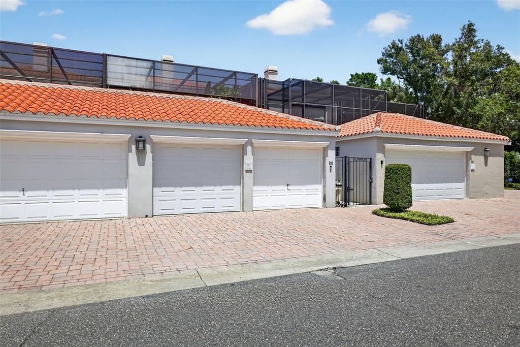 Под контрактом: $1,050,000 (3 спален, 3 ванн, 2675 Квадратных фут)