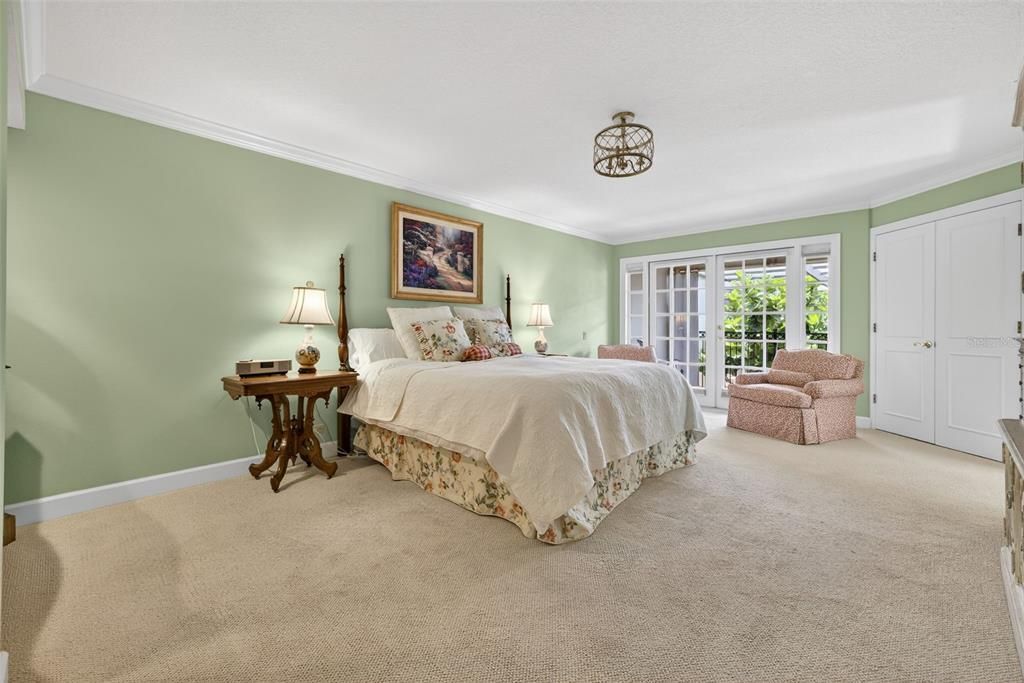 Под контрактом: $1,050,000 (3 спален, 3 ванн, 2675 Квадратных фут)