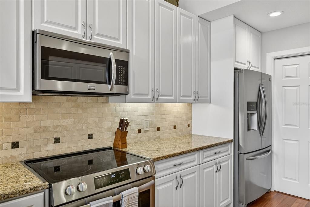 Под контрактом: $1,050,000 (3 спален, 3 ванн, 2675 Квадратных фут)