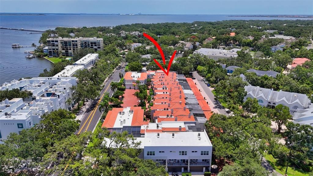 Под контрактом: $1,050,000 (3 спален, 3 ванн, 2675 Квадратных фут)