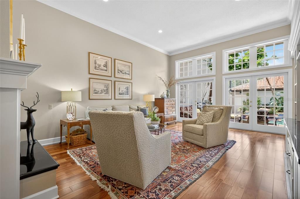 Под контрактом: $1,050,000 (3 спален, 3 ванн, 2675 Квадратных фут)