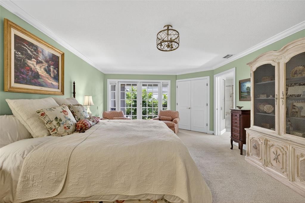 Под контрактом: $1,050,000 (3 спален, 3 ванн, 2675 Квадратных фут)